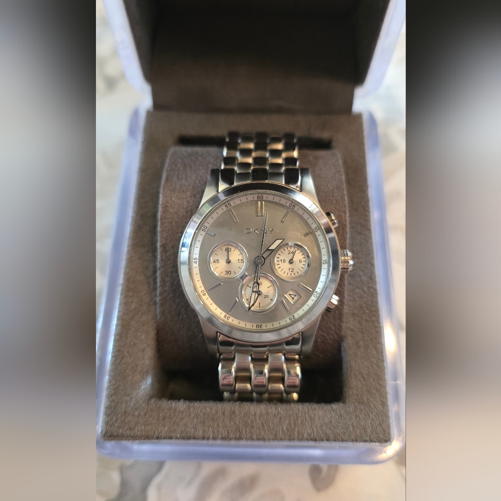 DKNY NY CHRONOGRAPH WATCH FRESH BATTERY BOX LINKS INCLUDED NIB